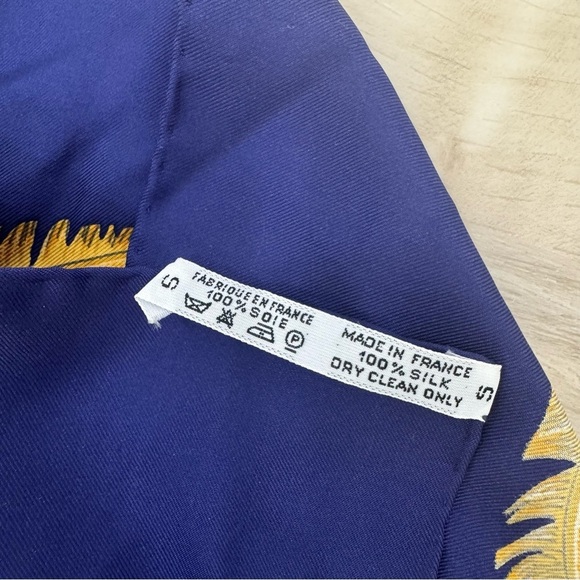 Hermes Silk Carre Scarf ‘Chapeau’ by Annie Favre scarf Wrap Classic blue - Picture 7 of 11